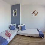 Tevi Apartment Warna